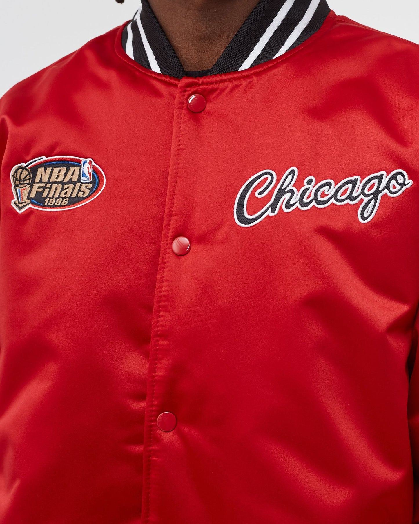 NBA Heavyweight Satin Jacket Chicago Bulls